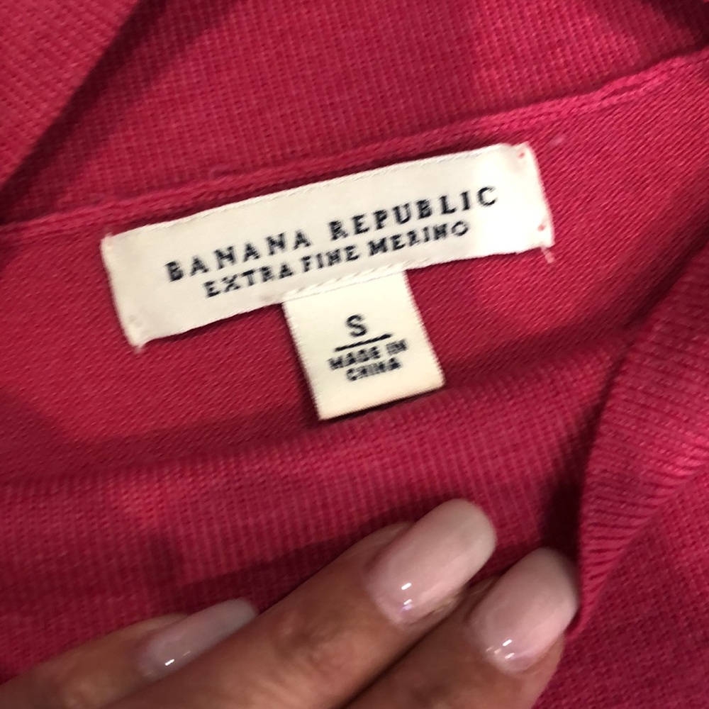 Banana Republic Fine Merino Wool Hot Pink Sweater - Picture 2 of 4